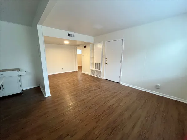 $1,500 | 3304 Red River Street, Unit 101, Austin, TX 78705
