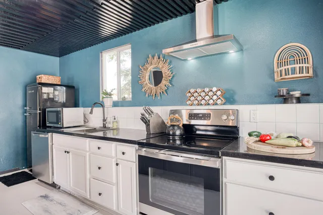 $2,450 | 61589 El Reposo Street, Joshua Tree, CA 92252