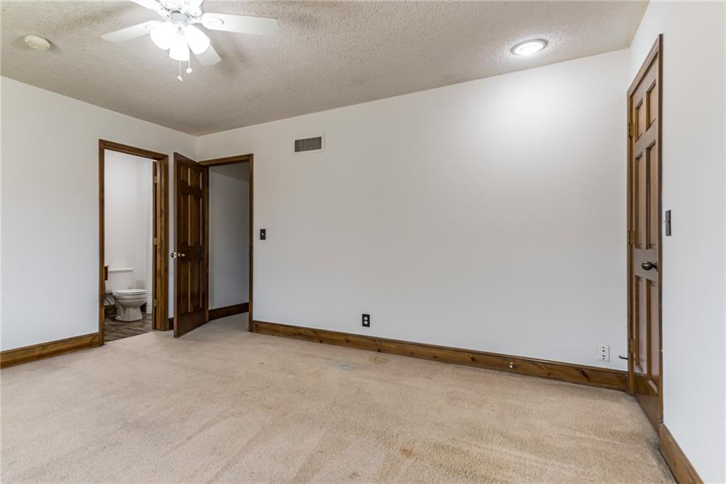 8336 Rosehill Road Lenexa, KS 66215 - Photo 31 of 55