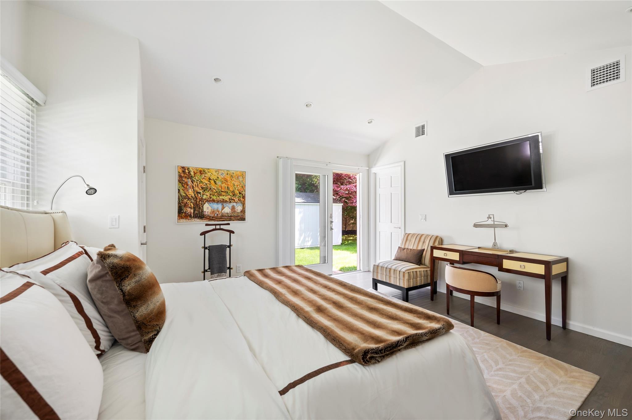 89 South Road Westhampton Beach, NY 11978 - Photo 14 of 22