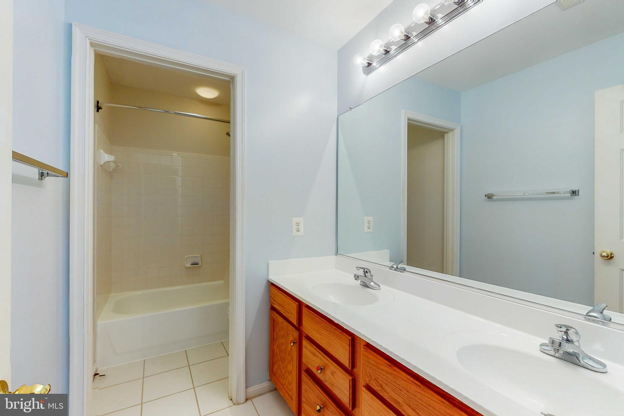 14326 Ashleigh Greene Road Boyds, MD 20841 - Photo 25 of 51 Hall bath Upstairs