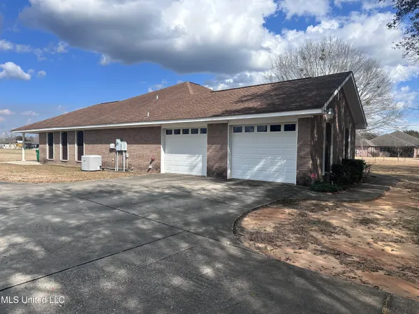 $595,000 | 8201 Pecan Ridge Drive, Moss Point, MS 39562