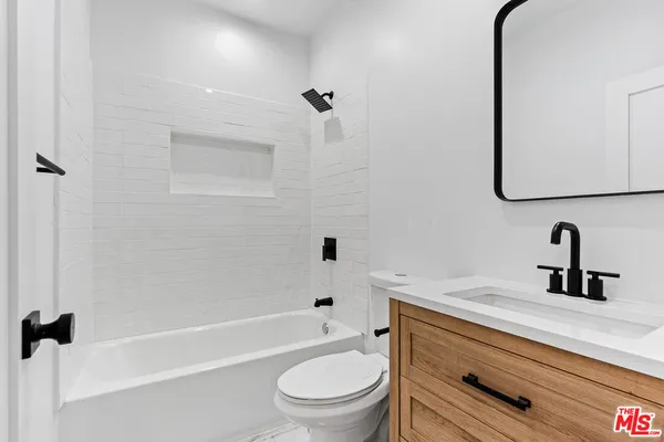 $3,600 | 2832 12th Avenue, Los Angeles, CA 90018