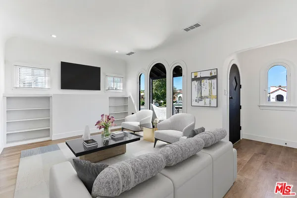 $3,600 | 2832 12th Avenue, Los Angeles, CA 90018