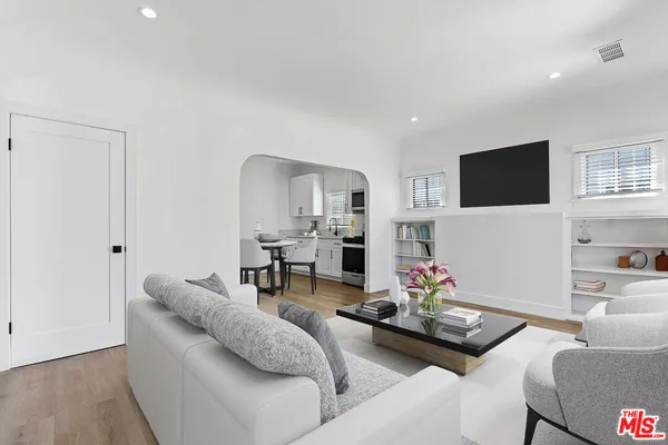 $3,600 | 2832 12th Avenue, Los Angeles, CA 90018