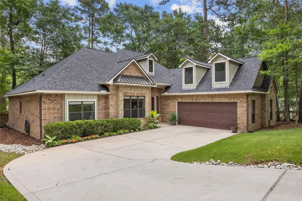 $393,800 | 706 Overbrook Drive, Huntsville, TX 77340