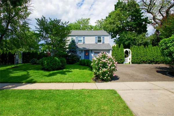 $1,599,000 | 7 Merillon Avenue, Garden City, NY 11530