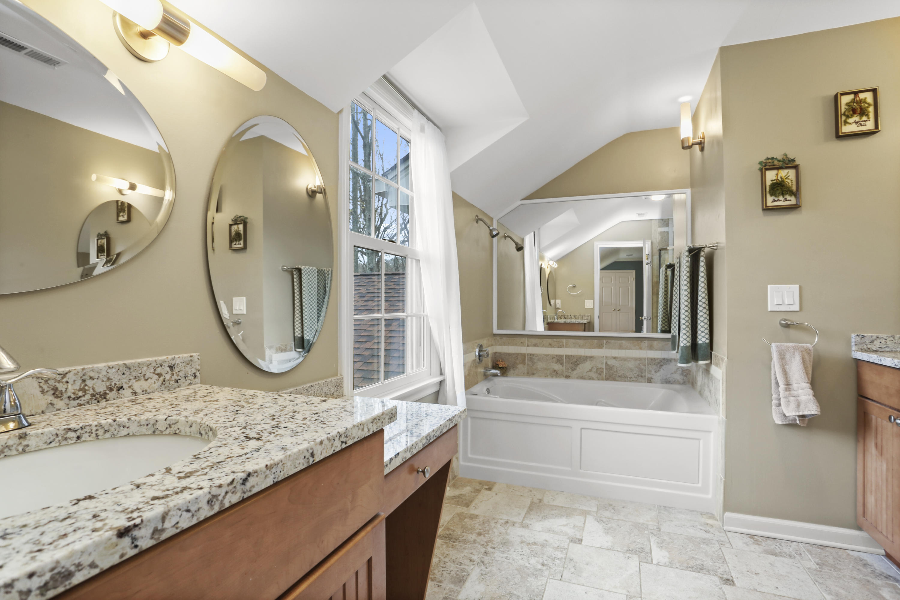 111 Little Brook Road New Canaan, CT 06840 - Photo 22 of 42 032