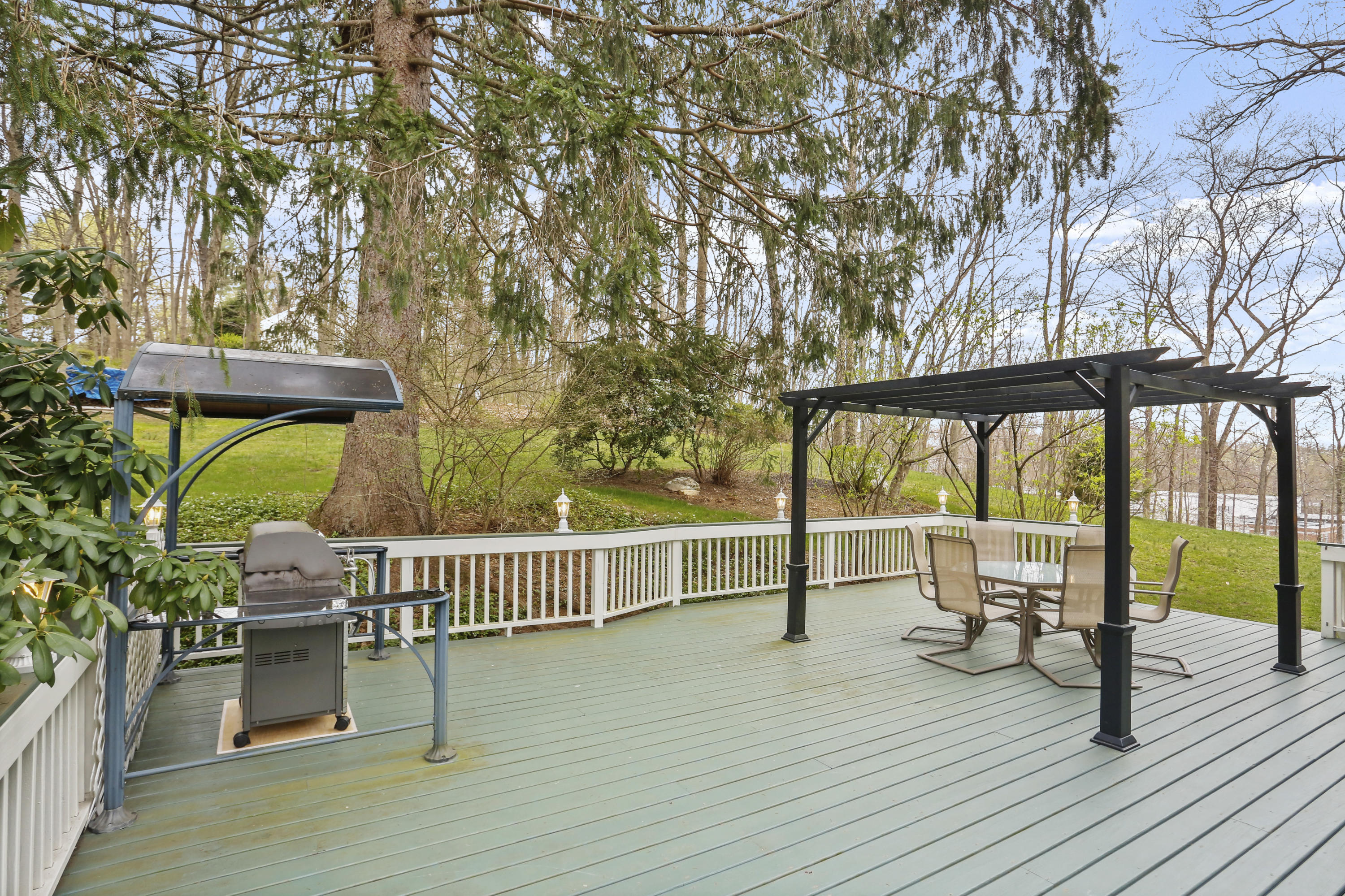 111 Little Brook Road New Canaan, CT 06840 - Photo 32 of 42 039