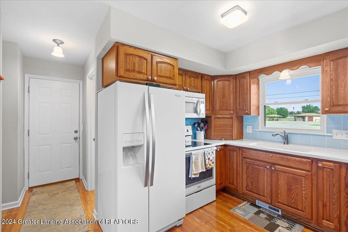 203 West Herbison Road Dewitt, MI 48820 - Photo 8 of 40 27-Media Jett - 26