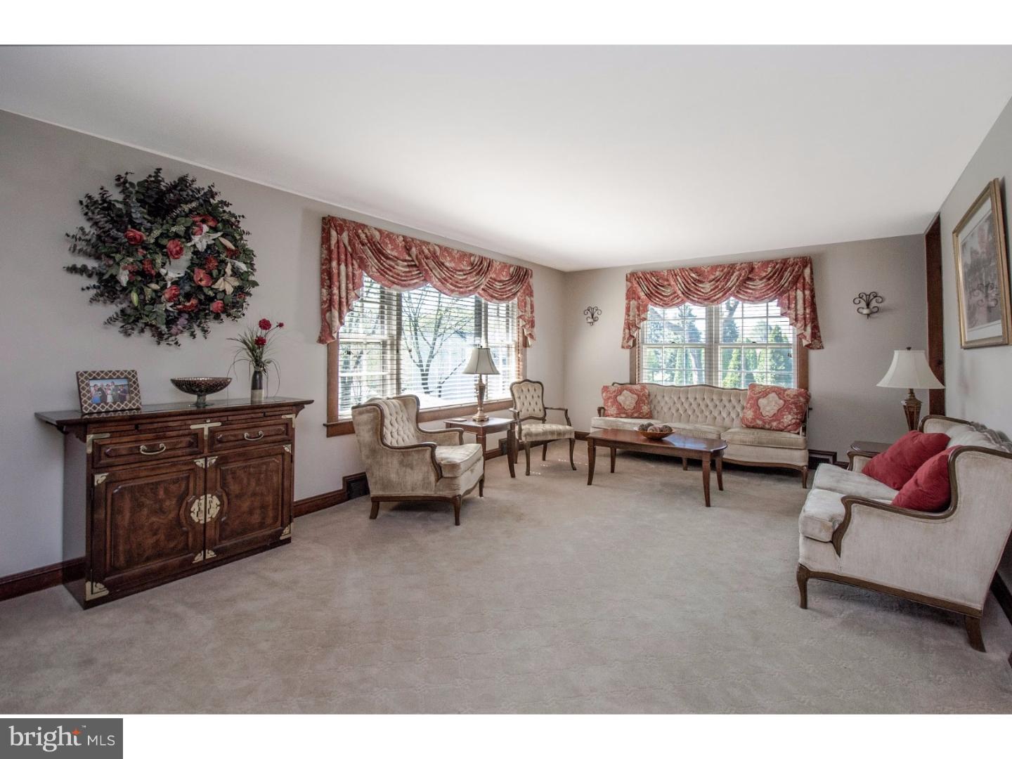 601 Beatty Road Springfield, PA 19064 - Photo 10 of 25 Living Room