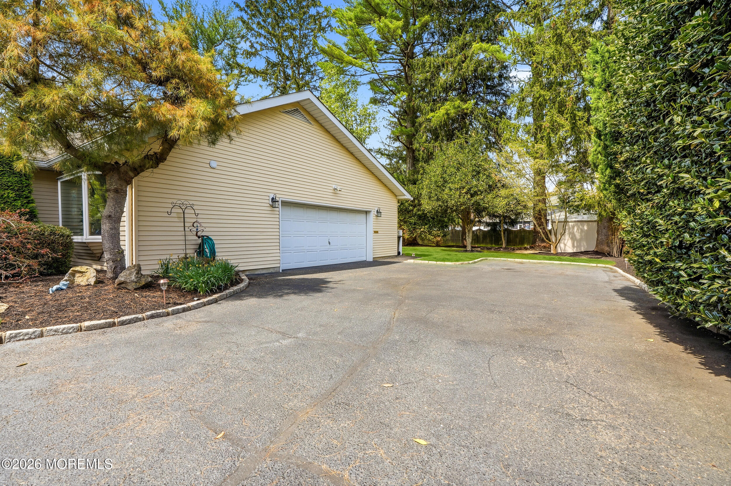 65 Alexander Drive Red Bank, NJ 07701 - Photo 10 of 87 040