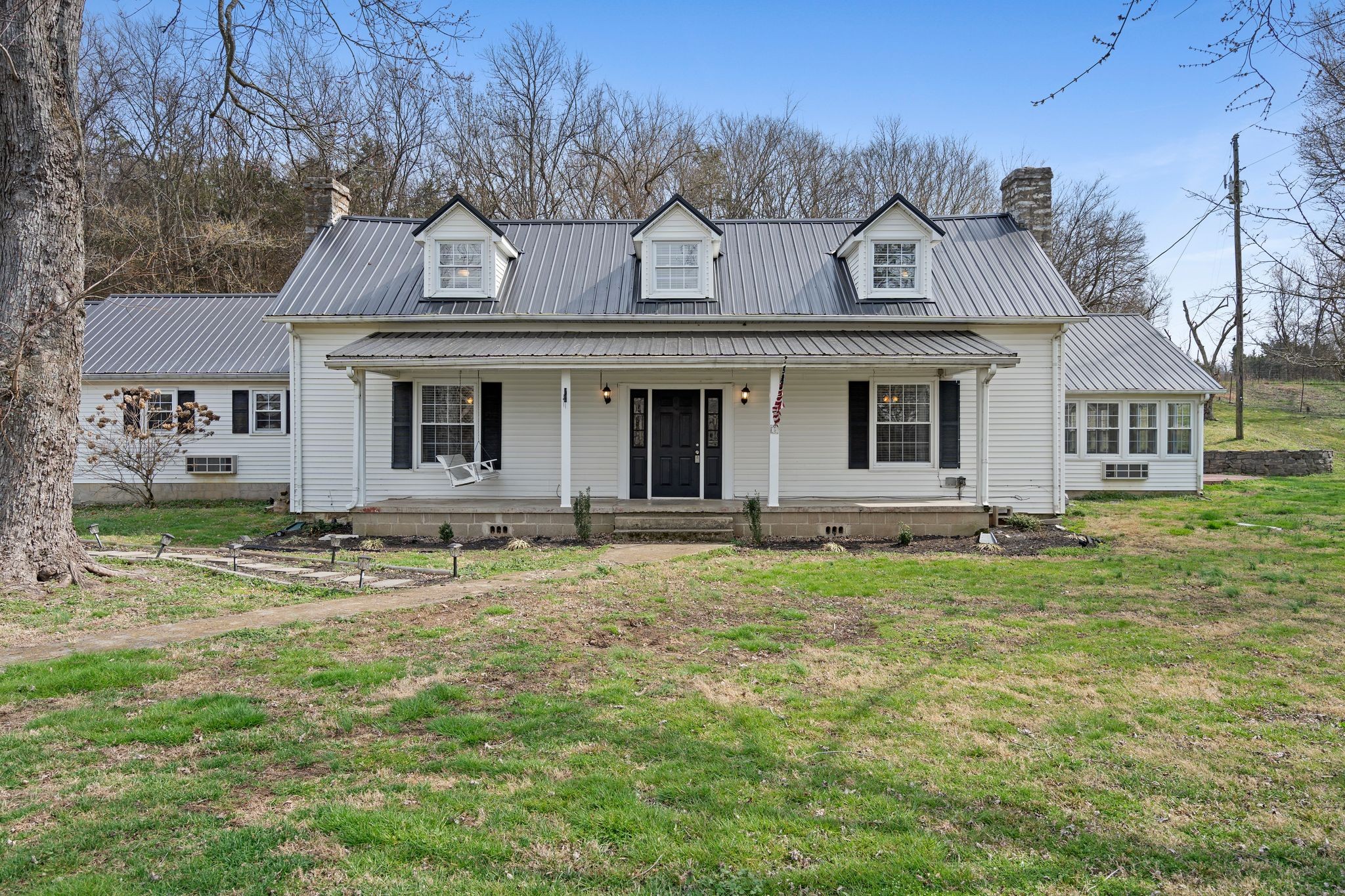 420 Beechwood Road Bell Buckle, TN 37020 - Photo 4 of 57 front view of a house with a yard