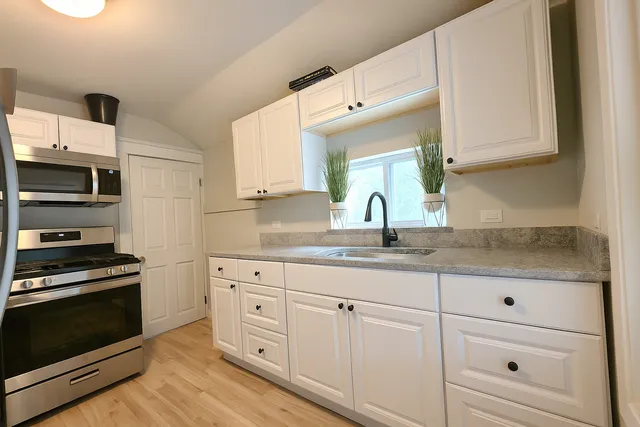 $219,900 | 9 North Jackson Street, Elgin, IL 60123