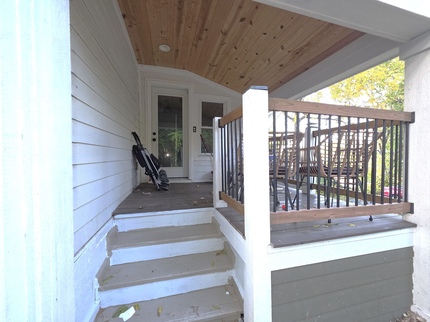 9 North Jackson Street Elgin, IL 60123 - Photo 10 of 13 a view of entryway and hall with wooden floor