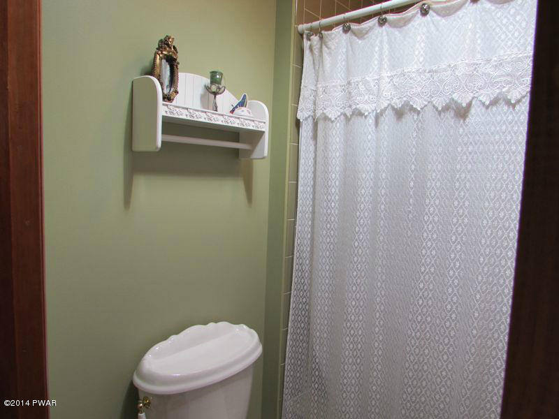 109 Rimrock Lane Hawley, PA 18428 - Photo 28 of 54 Bathroom 1 View 2