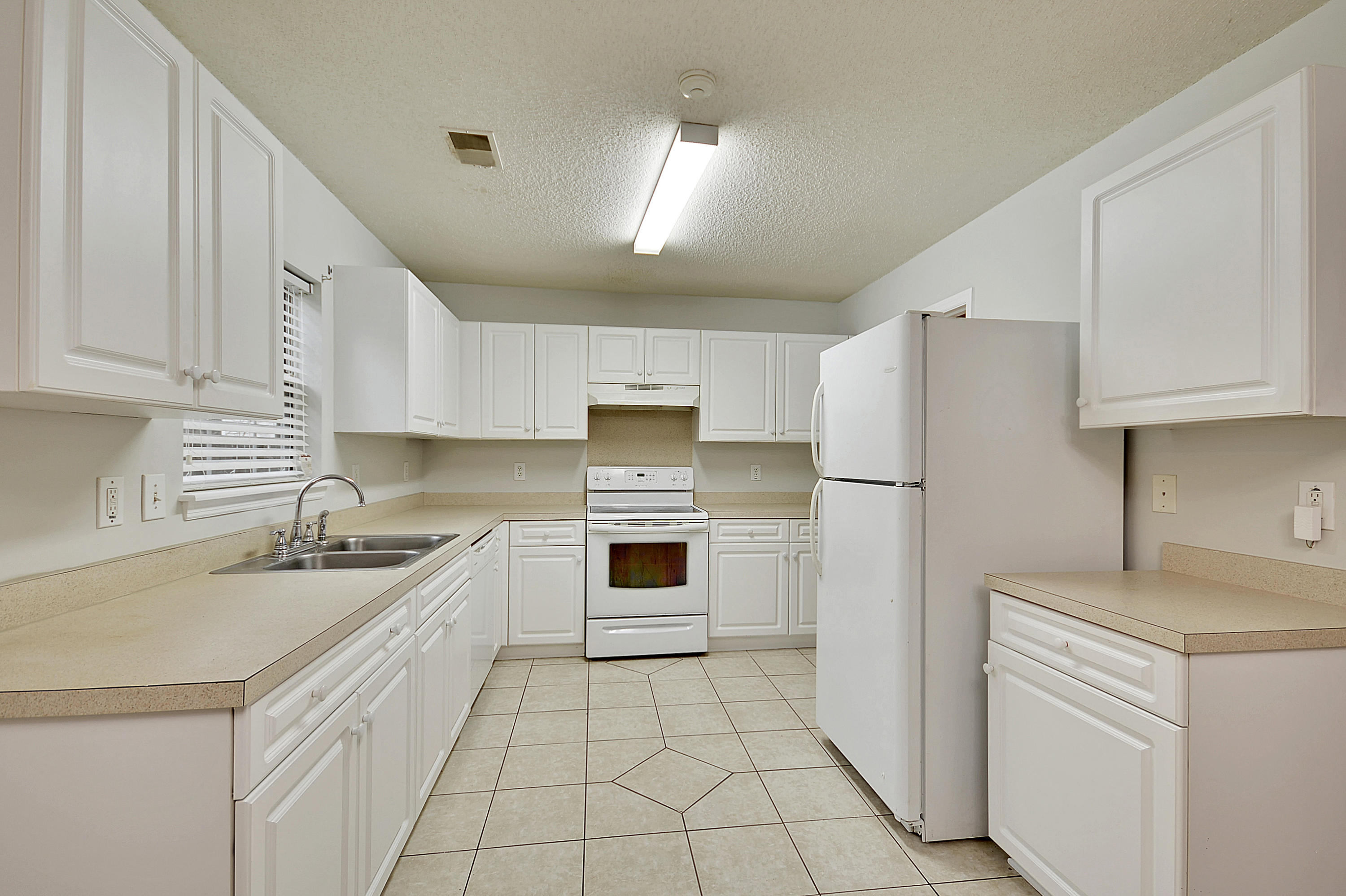 260 Tall Pines Road Ladson, SC 29456 - Photo 9 of 35 DSC_0133_DSC_0139 copy