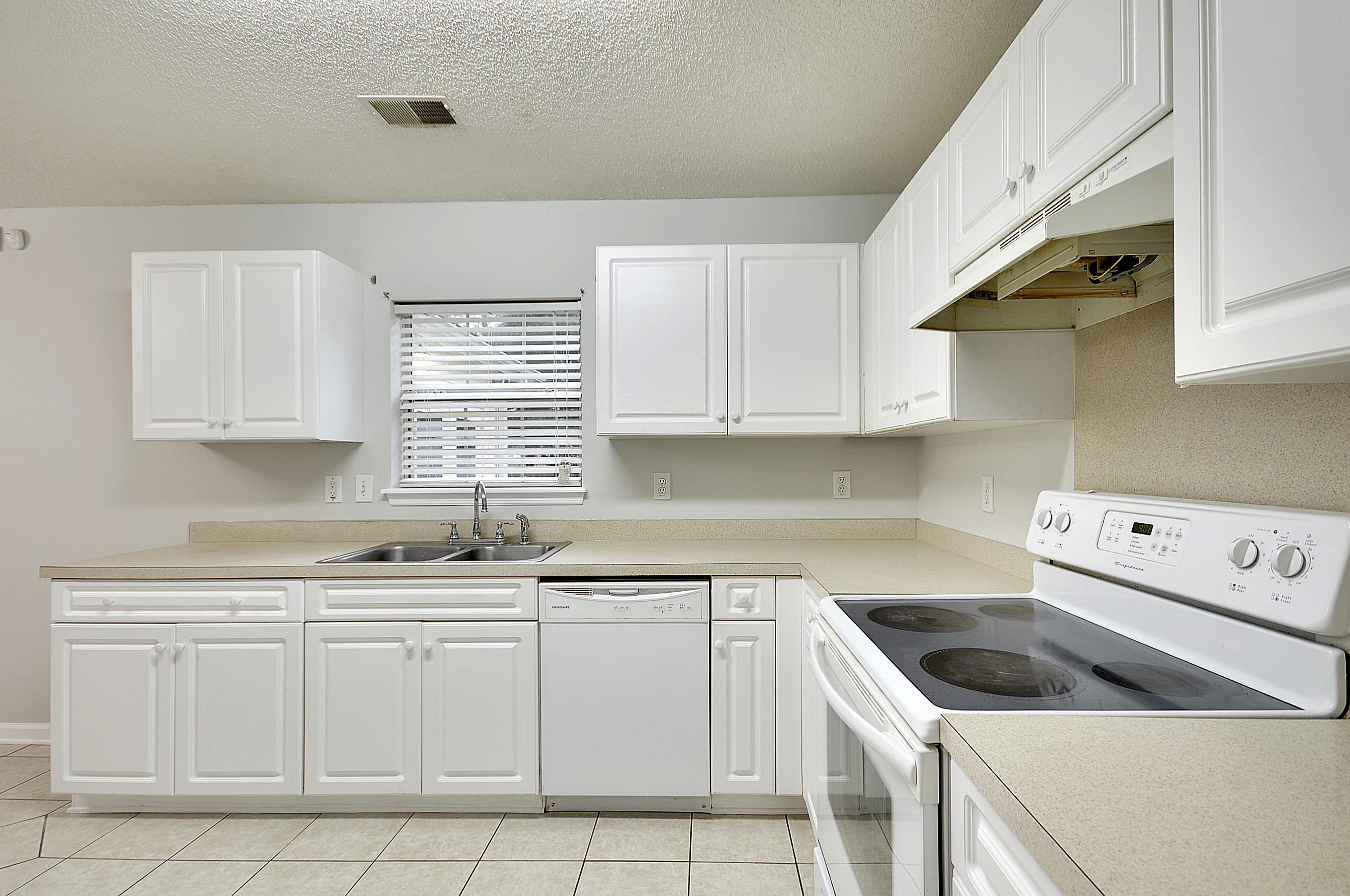 260 Tall Pines Road Ladson, SC 29456 - Photo 10 of 35 DSC_0140_DSC_0146 copy