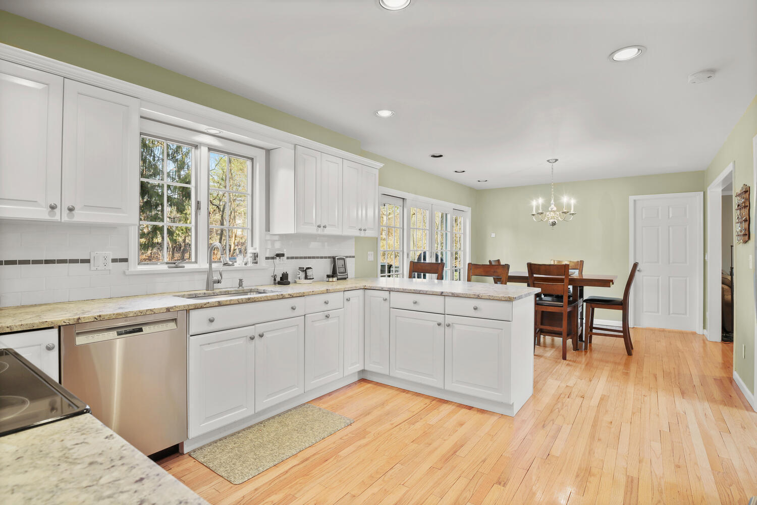 481 Flax Hill Road Norwalk, CT 06854 - Photo 8 of 28 481 Flax Hill Rd Norwalk CT-large-018-01