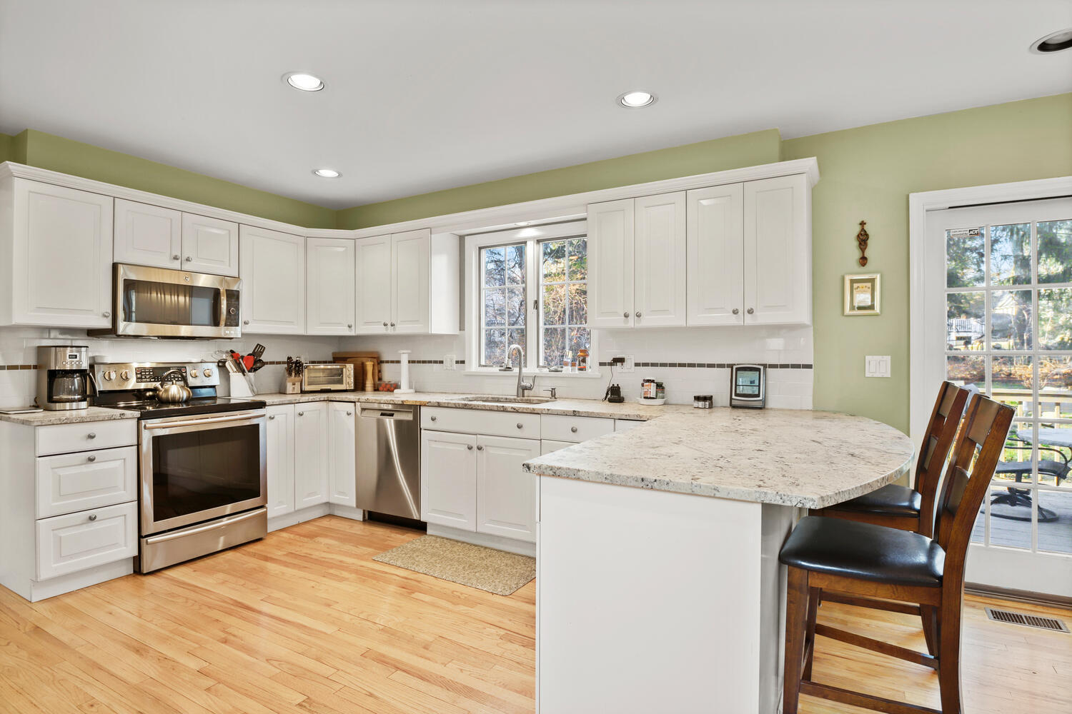 481 Flax Hill Road Norwalk, CT 06854 - Photo 9 of 28 481 Flax Hill Rd Norwalk CT-large-013-01
