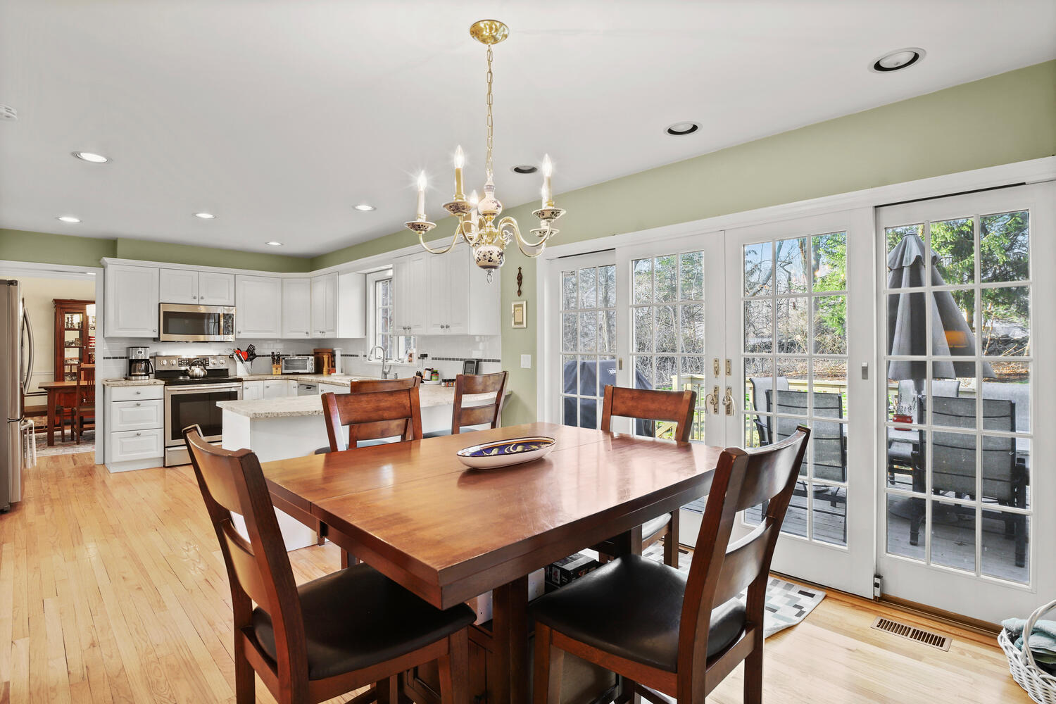 481 Flax Hill Road Norwalk, CT 06854 - Photo 10 of 28 481 Flax Hill Rd Norwalk CT-large-012-00