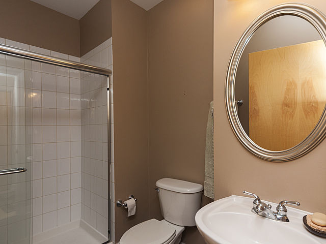 3113 West Lawrence Avenue, Unit D302 Chicago, IL 60625 - Photo 14 of 16 a bathroom with a toilet sink and mirror