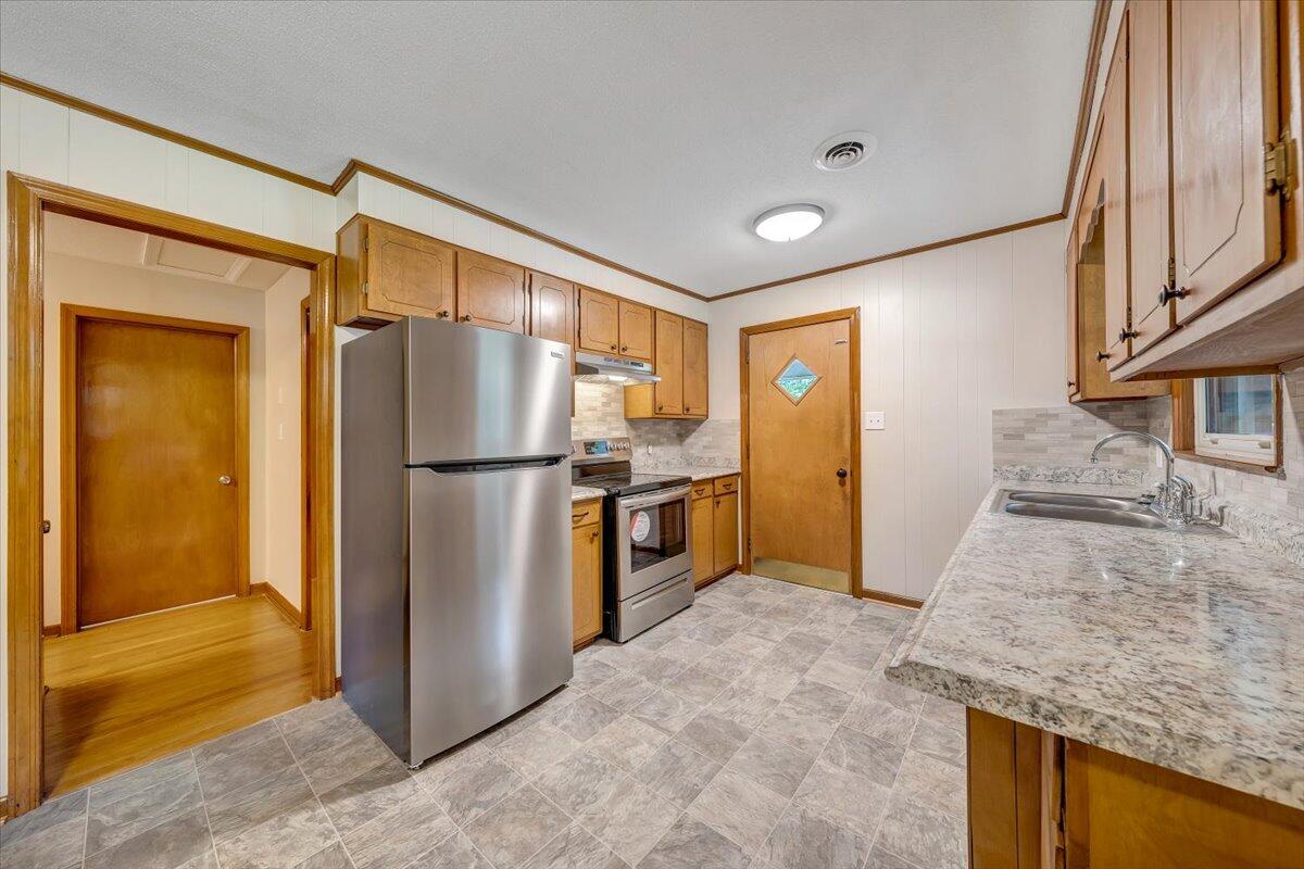 220 Gray Ridge Road Henry, VA 24102 - Photo 7 of 30 09-MIB01706