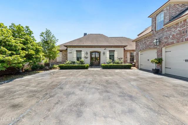 $660,000 | 105 Shinnecock Hills Drive, Broussard, LA 70518