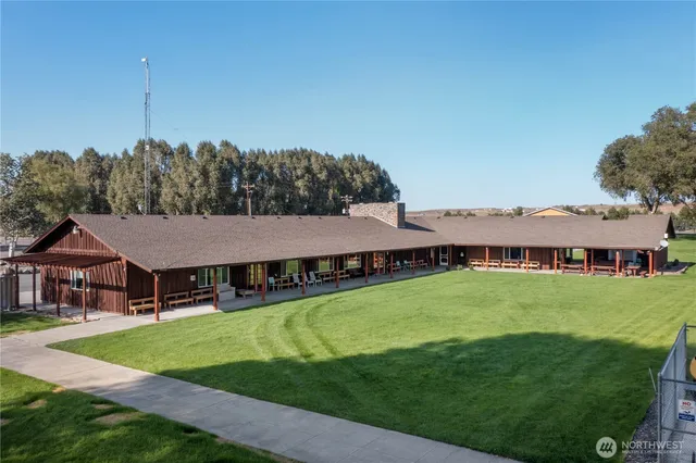 a view of a tennis court