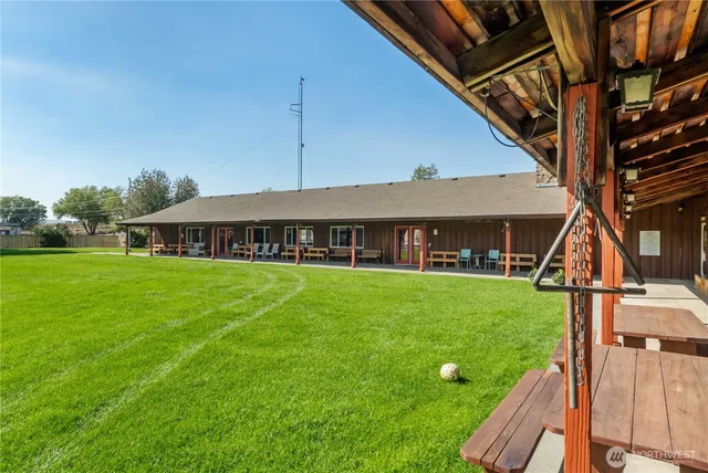 a view of front door with entryway