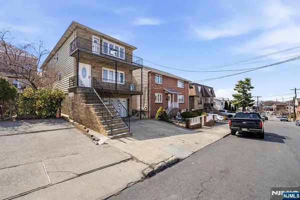 $2,900 | 370 Henry Street, Unit 2, Fairview, NJ 07022