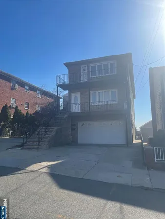 $2,900 | 370 Henry Street, Unit 2, Fairview, NJ 07022