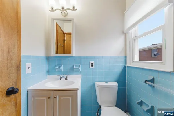 $2,900 | 370 Henry Street, Unit 2, Fairview, NJ 07022