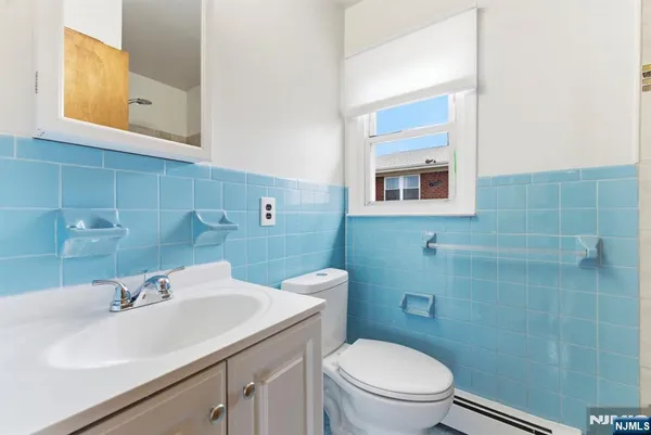 $2,900 | 370 Henry Street, Unit 2, Fairview, NJ 07022