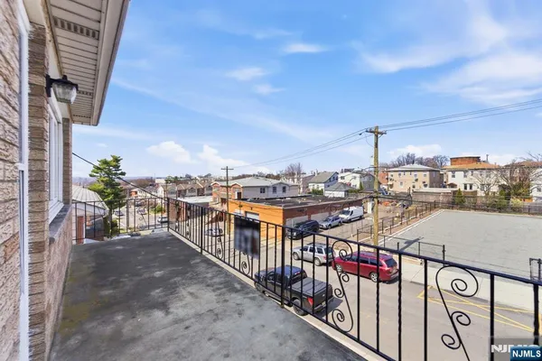 $2,900 | 370 Henry Street, Unit 2, Fairview, NJ 07022