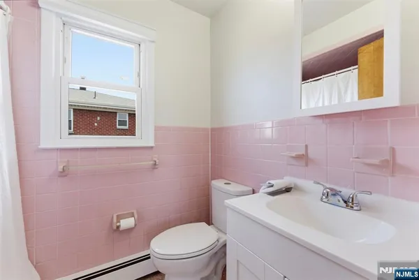 $2,900 | 370 Henry Street, Unit 2, Fairview, NJ 07022