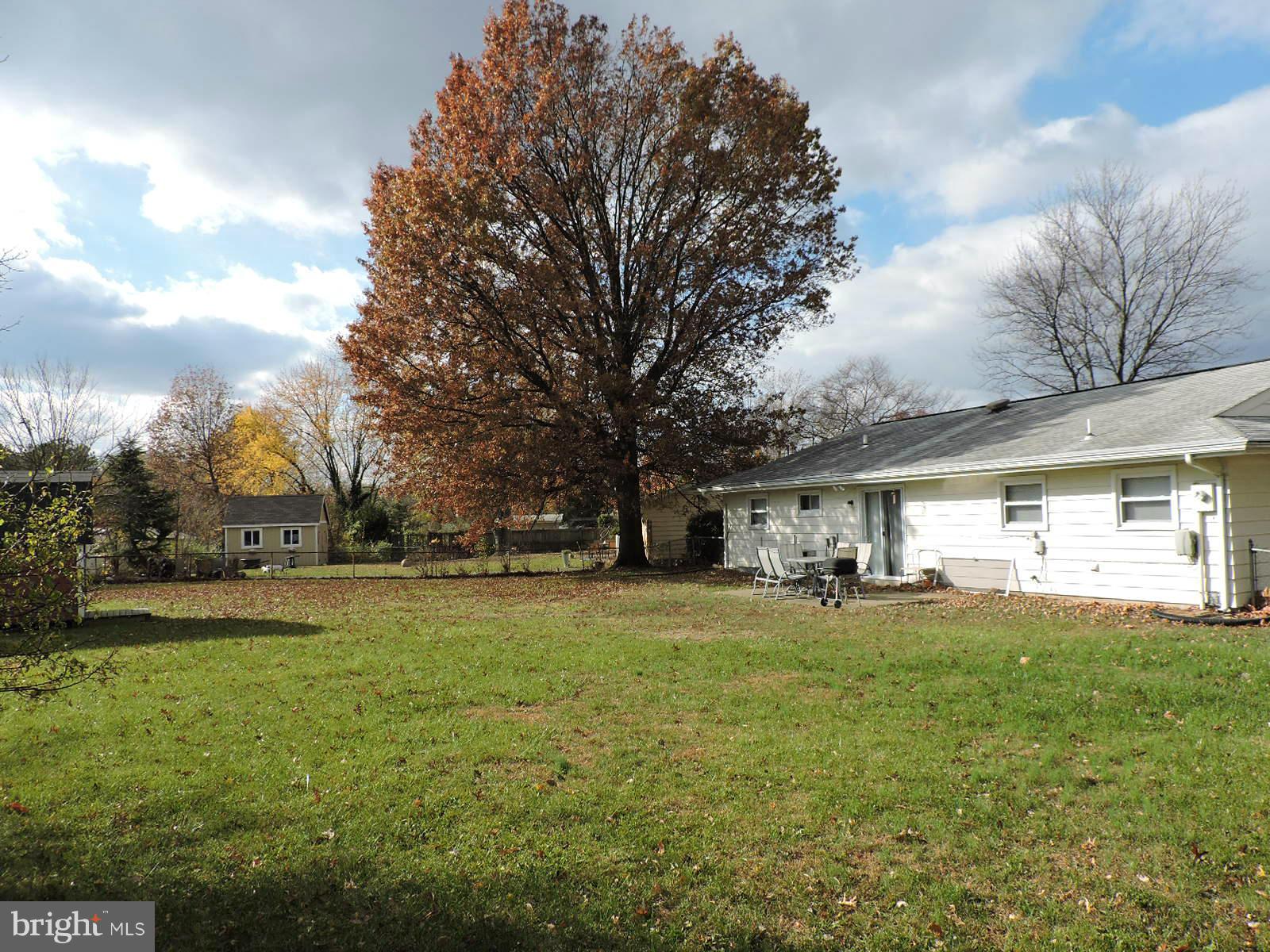 606 Poplar Road Sterling, VA 20164 - Photo 2 of 24 Fenced Back Yard