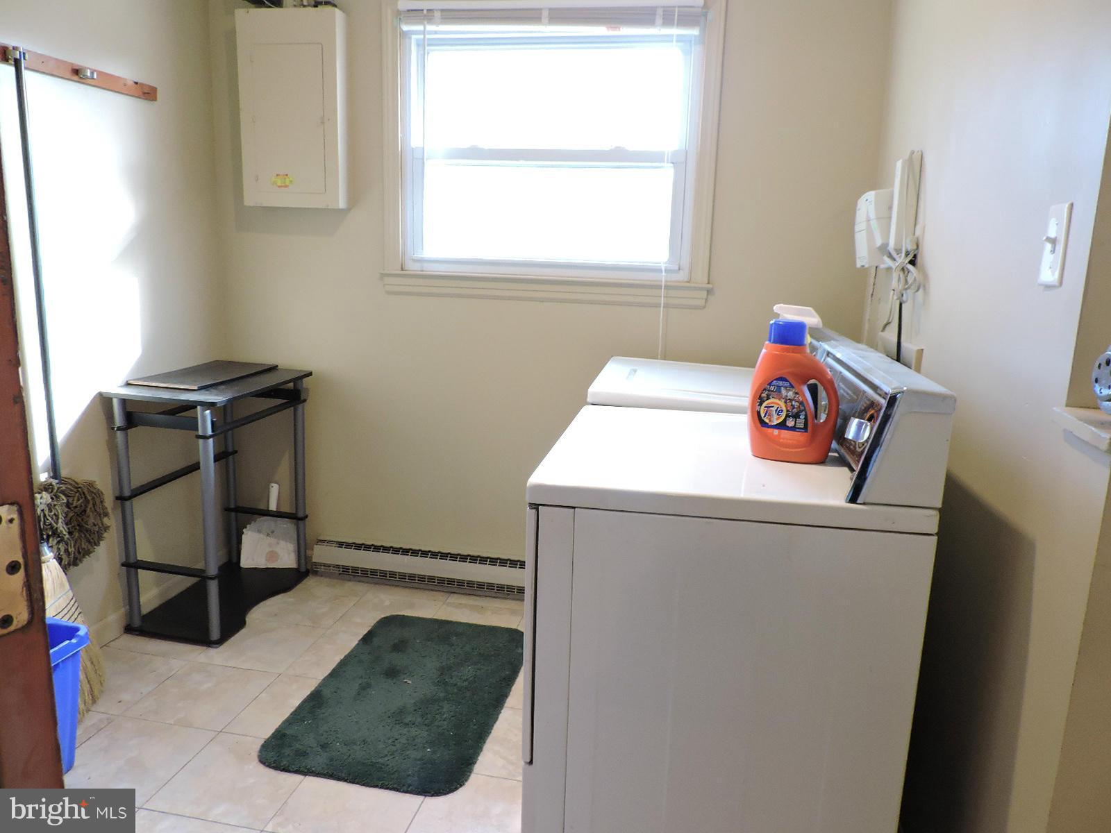 606 Poplar Road Sterling, VA 20164 - Photo 15 of 24 Laundry