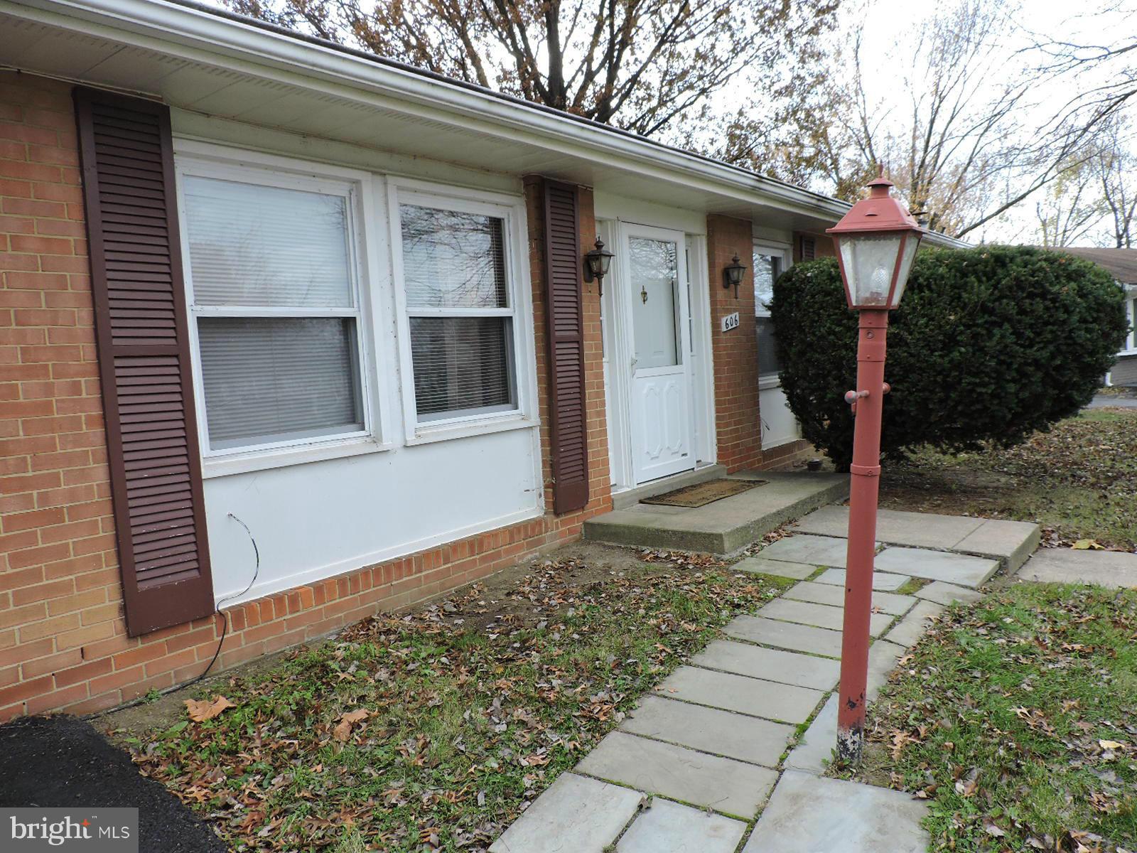 606 Poplar Road Sterling, VA 20164 - Photo 21 of 24 Front Walk with Lantern