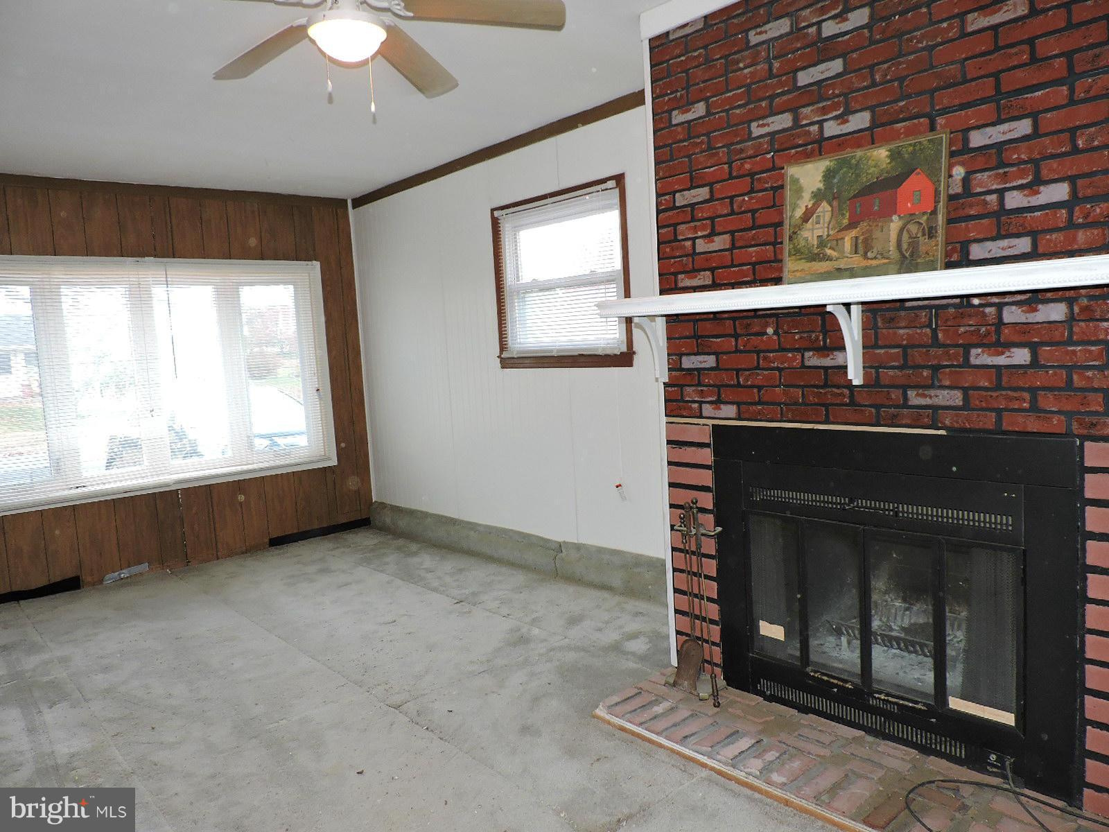 606 Poplar Road Sterling, VA 20164 - Photo 7 of 24 Family Room with Fireplace