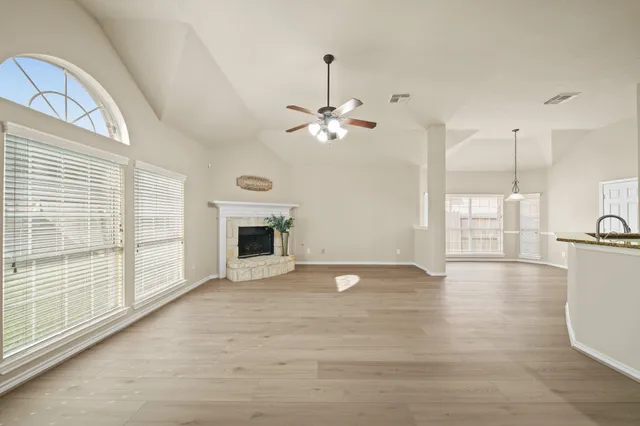 $2,800 | 1915 Stable Stone Lane, Pearland, TX 77581