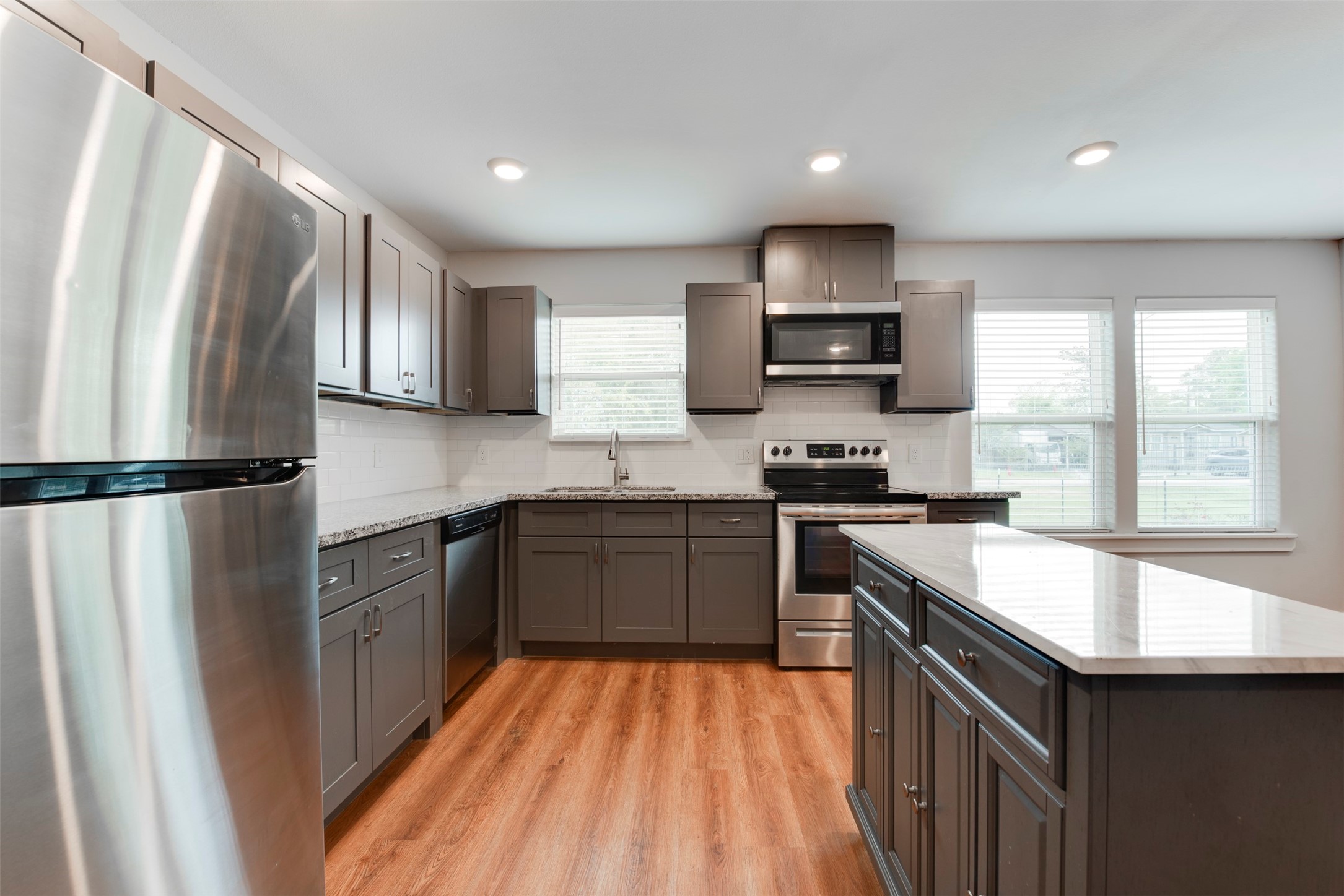 8635 Sunderland Road Houston, TX 77028 - Photo 6 of 23