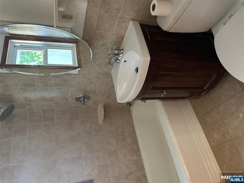 679 Midwood Road Ridgewood, NJ 07450 - Photo 9 of 17