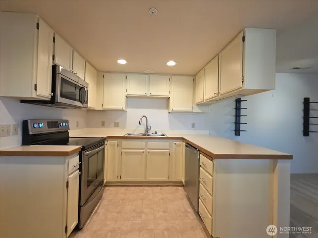 $425,000 | 3935 226th Place Southeast, Unit 313, Issaquah, WA 98029