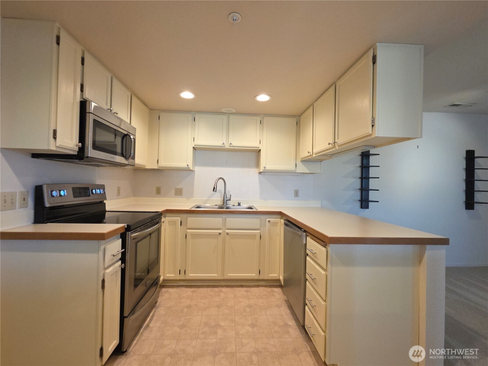 3935 226th Place Southeast, Unit 313 Issaquah, WA 98029 - Photo 6 of 32
