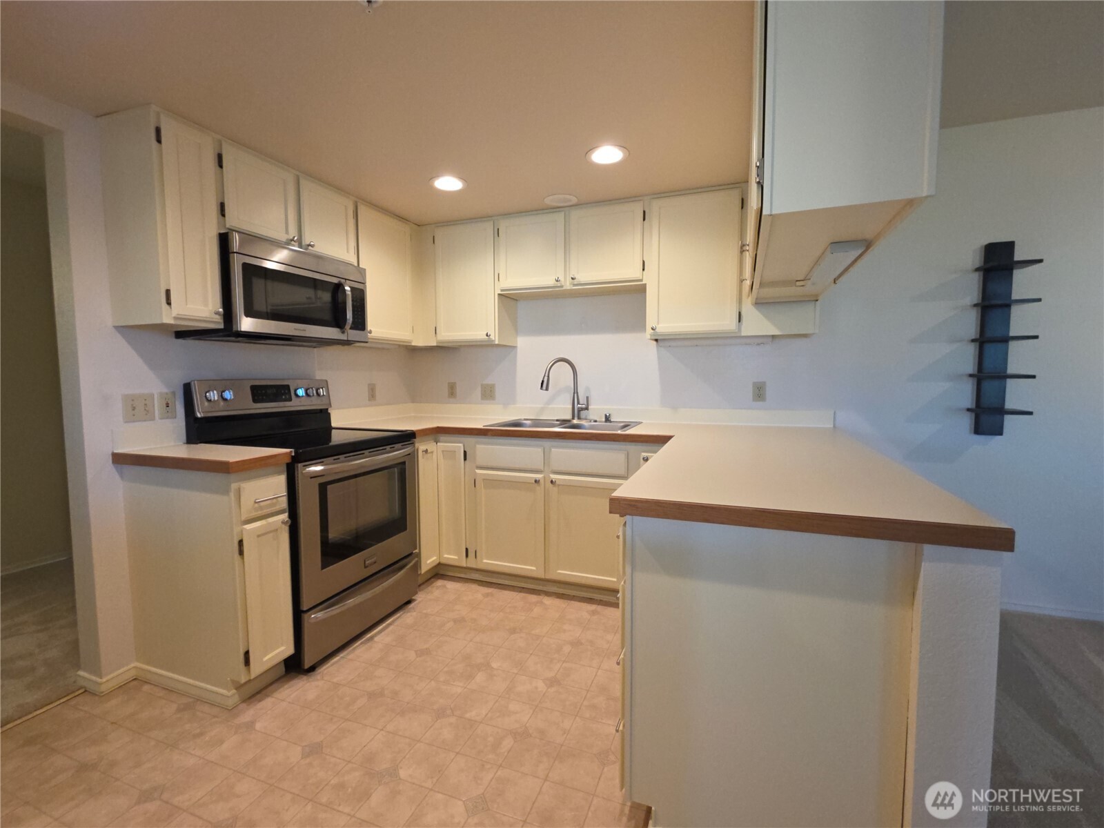3935 226th Place Southeast, Unit 313 Issaquah, WA 98029 - Photo 7 of 32
