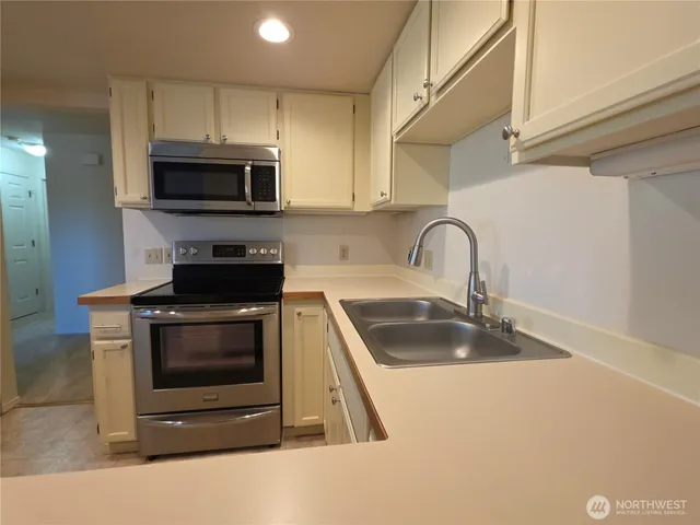 $425,000 | 3935 226th Place Southeast, Unit 313, Issaquah, WA 98029