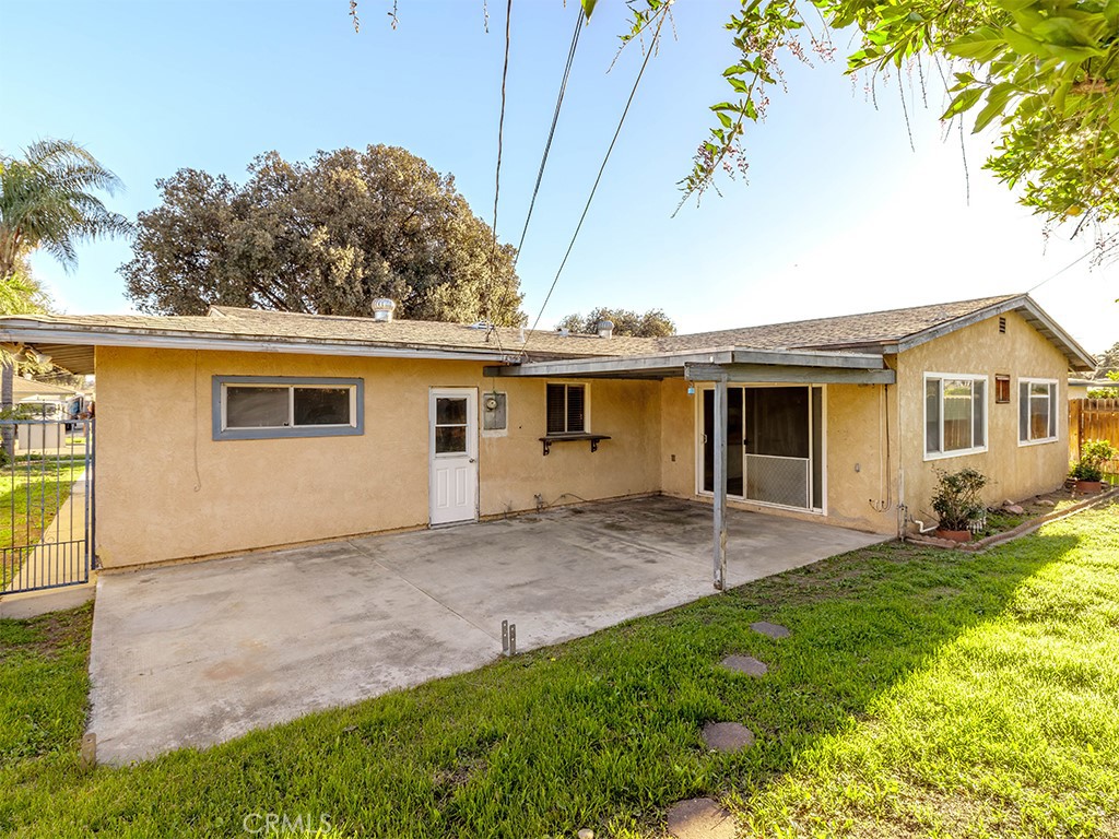 8815 San Vicente Avenue Riverside, CA 92503 - Photo 5 of 27 a view of a house with a yard and sitting area
