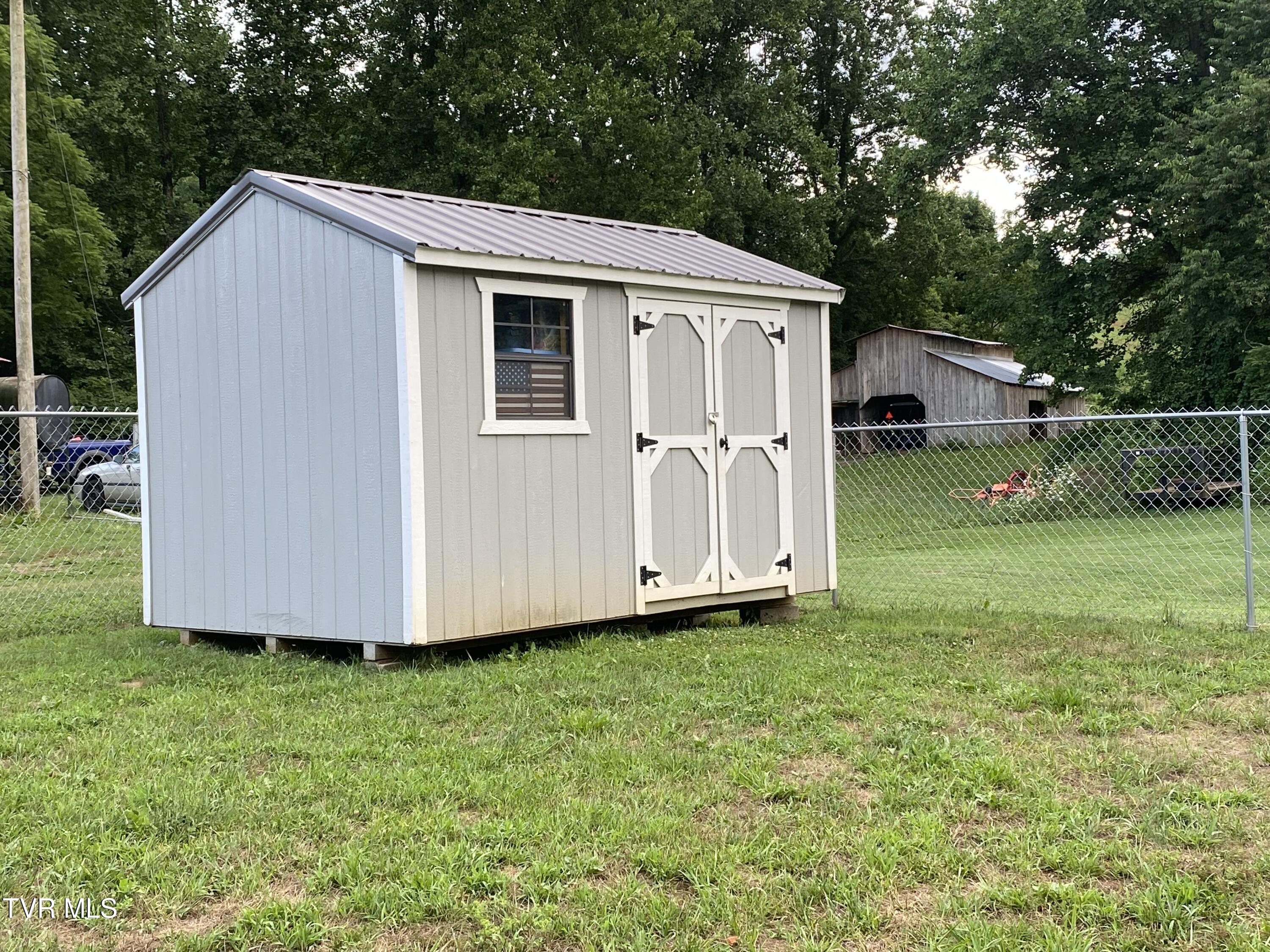 152 Peters Hollow Road Elizabethton, TN 37643 - Photo 36 of 55 IMG_1539