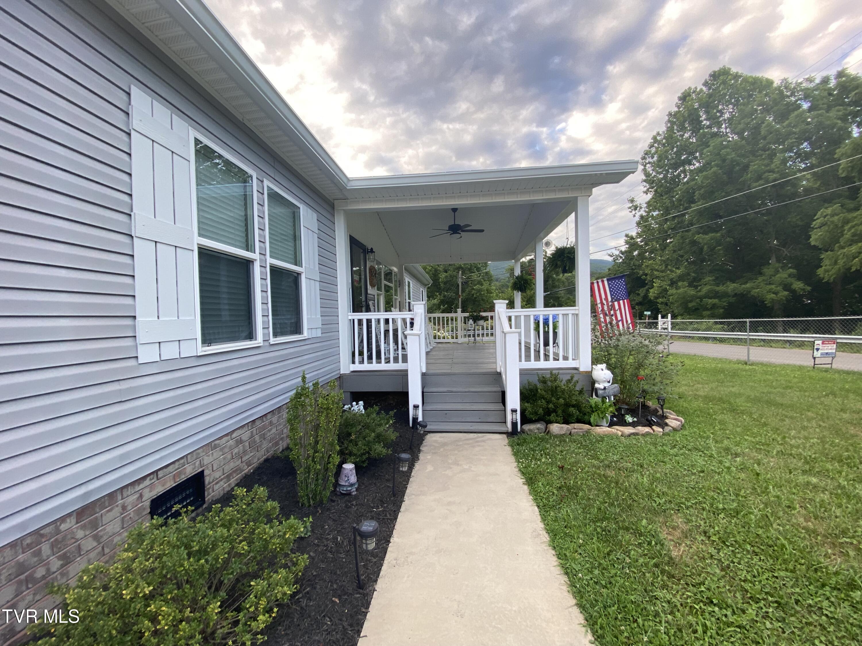 152 Peters Hollow Road Elizabethton, TN 37643 - Photo 37 of 55 IMG_1538